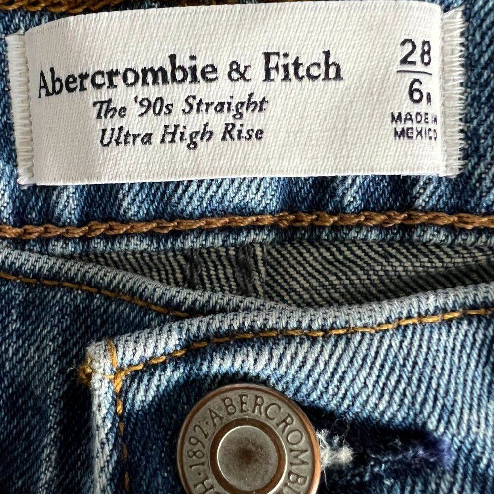 Abercrombie & Fitch NEW The 90's Straight Ultra High Rise Jeans Size 28/6 - Picture 12 of 14